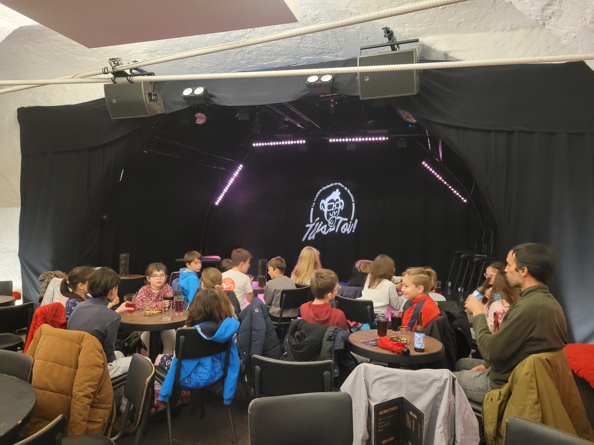 Spectacle Héros et Héroïnes au théâtre Tais-Toi de Neuchâtel.